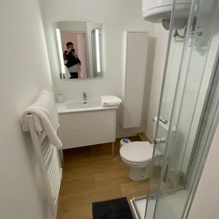 Apartament Le Garonne - Bright Close To The Capitole *