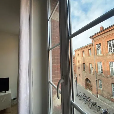 Le Garonne - Bright Close To The Capitole Tuluza